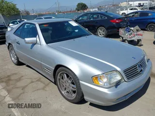 1998 Mercedes-Benz SL 500 z VIN WDBFA67F1WF168335, wystawiony jako IAAI lot #42314112 z przebiegiem 85 223 mil mil oraz . Historia ofert i sprzedaży dostępna na DreamBid. Obrazek 1.