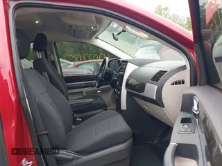 2010 Dodge Grand Caravan SXT z VIN 2D4RN5D19AR258407, wystawiony jako IAAI lot #42072185 z przebiegiem 205 424 mil mil oraz . Historia ofert i sprzedaży dostępna na DreamBid. Obrazek 5.