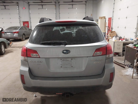 2014 Subaru Outback 2.5i with VIN 4S4BRBAC8E3213072, listed as a IAAI auction lot 41840384 with 186,370 mi miles. Bid and sale history available at carsss.com. Image 15.