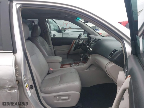 2011 Toyota Highlander Limited with VIN 5TDYK3EH0BS035151, listed as a IAAI auction lot 41281405 with 104,582 mi miles. Bid and sale history available at carsss.com. Image 5.