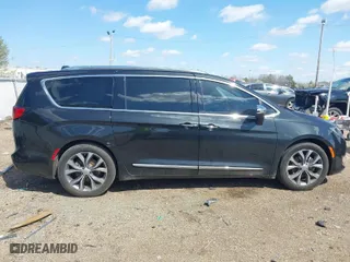 2017 Chrysler Pacifica Limited with VIN 2C4RC1GG5HR812600, listed as a IAAI auction lot 41747528 with 88,810 mi miles. Bid and sale history available at carsss.com. Image 13.