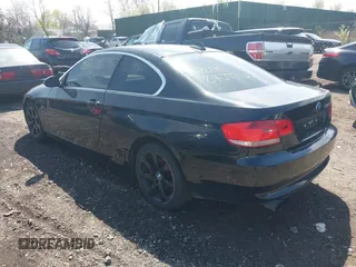 2008 BMW 3 Series 328xi z VIN WBAWC33578PD09140, wystawiony jako IAAI lot #42098531 z przebiegiem Nie podano mil oraz . Historia ofert i sprzedaży dostępna na DreamBid. Obrazek 3.