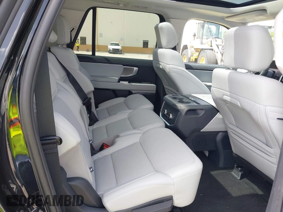 2025 Ford Expedition z VIN 1FMJK1M89SEA17806, wystawiony jako IAAI lot #42438561 z przebiegiem 3 269 mil mil oraz . Historia ofert i sprzedaży dostępna na DreamBid. Obrazek 8.