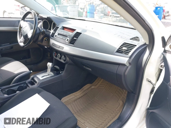 2010 Mitsubishi Lancer ES z VIN JA32U2FU9AU027824, wystawiony jako IAAI lot #41992311 z przebiegiem 239 422 mil mil oraz . Historia ofert i sprzedaży dostępna na DreamBid. Obrazek 5.