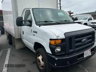 2013 Ford Econoline Cargo с VIN 1FDXE4FL3DDA35084, выставлен на аукционе Copart как лот 66232985 с пробегом 104 513 миль миль и Чистый • Clean title. История ставок и продаж доступна на DreamBid. Изображение 1.