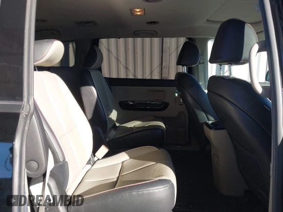 2021 Kia Sedona EX with VIN KNDMC5C10M6671729, listed as a IAAI auction lot 40858206 with 58,775 mi miles. Bid and sale history available at carsss.com. Image 8.