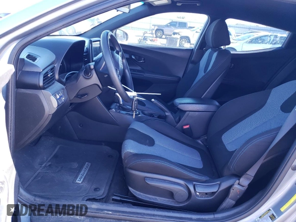 2019 Hyundai Veloster 2.0 with VIN KMHTG6AF1KU017833, listed as a Copart auction lot 82904093 with 69,556 mi miles. Bid and sale history available at carsss.com. Image 7.