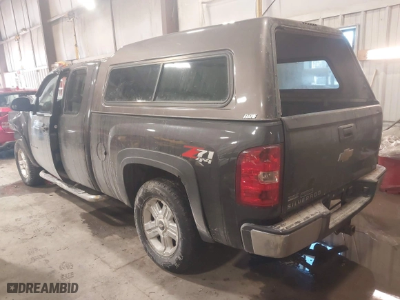 2010 Chevrolet Silverado 1500 LT with VIN 1GCSKSE34AZ261209, listed as a IAAI auction lot 41618235 with 188,408 mi miles. Bid and sale history available at carsss.com. Image 3.