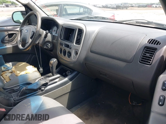 2005 Ford Escape XLT with VIN 1FMYU03195KB77469, listed as a IAAI auction lot 42292011 with 225,358 mi miles and . Bid and sale history available at DreamBid. Image 5.