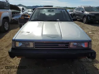 1986 Toyota Camry z VIN JT2SV12E3G6021210, wystawiony jako Copart lot #49623985 z przebiegiem 144 064 mil mil oraz Czysty tytuł • Clean title. Historia ofert i sprzedaży dostępna na DreamBid. Obrazek 5.