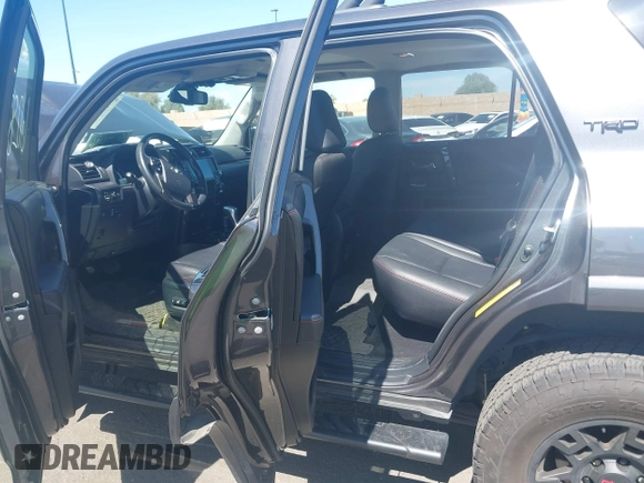 2023 Toyota 4Runner TRD Pro z VIN JTELU5JR3P6167676, wystawiony jako IAAI lot #41861287 z przebiegiem 25 795 mil mil oraz . Historia ofert i sprzedaży dostępna na DreamBid. Obrazek 8.