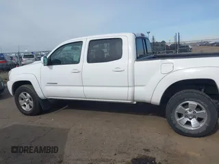 2005 Toyota Tacoma PreRunner with VIN 5TEKU72N55Z069188, listed as a IAAI auction lot 41561796 with 233,474 mi miles. Bid and sale history available at carsss.com. Image 14.