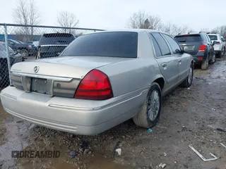 2009 Mercury Grand Marquis LS with VIN 2MEHM75V59X619114, listed as a IAAI auction lot 41685732 with 177,484 mi miles and . Bid and sale history available at DreamBid. Image 4.