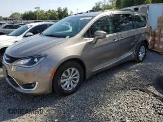 2017 Chrysler Pacifica Touring L z VIN 2C4RC1BG2HR846730, wystawiony jako Copart lot #57104795 z przebiegiem 107 682 mil mil oraz Szkoda całkowita • Salvage title. Historia ofert i sprzedaży dostępna na DreamBid. Obrazek 1.