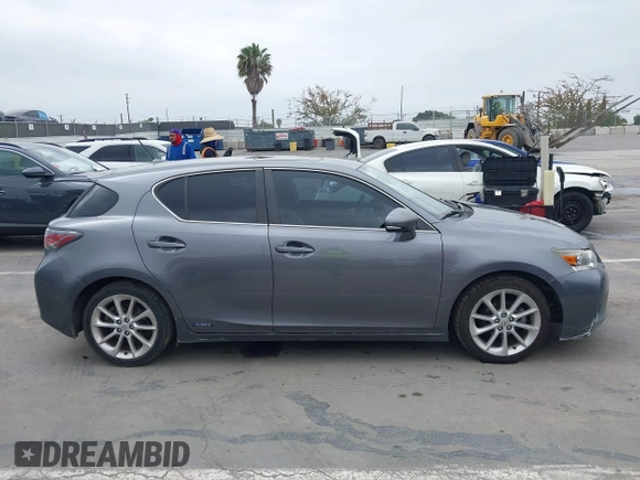 2013 Lexus CT 200h z VIN JTHKD5BH0D2167335, wystawiony jako IAAI lot #42374427 z przebiegiem 257 071 mil mil oraz . Historia ofert i sprzedaży dostępna na DreamBid. Obrazek 13.
