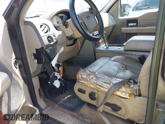 2007 Ford F-150 XLT z VIN 1FTPW12V47KC52876, wystawiony jako IAAI lot #42407096 z przebiegiem 278 469 mil mil oraz . Historia ofert i sprzedaży dostępna na DreamBid. Obrazek 12.
