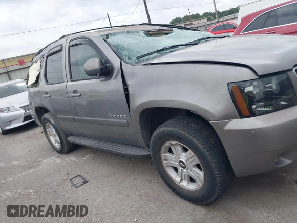 2007 Chevrolet Tahoe LT z VIN 1GNFC13J77R113842, wystawiony jako IAAI lot #42293559 z przebiegiem 288 926 mil mil oraz . Historia ofert i sprzedaży dostępna na DreamBid. Obrazek 1.