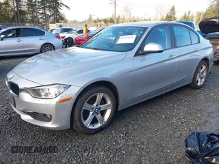 2015 BMW 3 Series 328i xDrive z VIN WBA3B5C56FF962334, wystawiony jako IAAI lot #41323621 z przebiegiem 33 419 mil mil oraz . Historia ofert i sprzedaży dostępna na DreamBid. Obrazek 17.