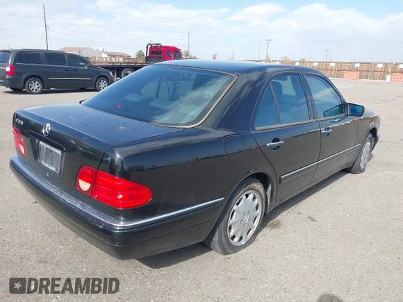 1998 Mercedes-Benz E-Class with VIN WDBJF65F0WA476690, listed as a IAAI auction lot 40646024 with 199,593 mi miles. Bid and sale history available at carsss.com. Image 4.