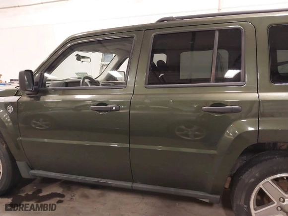 2008 Jeep Patriot Sport with VIN 1J8FF28W58D514209, listed as a IAAI auction lot 41630850 with 122,875 mi miles. Bid and sale history available at carsss.com. Image 14.