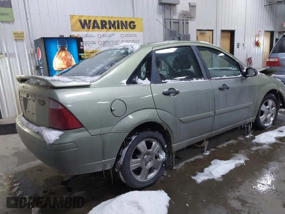 2007 Ford Focus S z VIN 1FAHP34N17W104080, wystawiony jako IAAI lot #41541274 z przebiegiem 106 938 mil mil oraz . Historia ofert i sprzedaży dostępna na DreamBid. Obrazek 4.