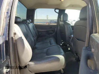 2005 GMC Sierra 2500HD SLE z VIN 1GTHK232X5F941546, wystawiony jako Copart lot #52755075 z przebiegiem 255 452 mil mil oraz Szkoda całkowita • Salvage title. Historia ofert i sprzedaży dostępna na DreamBid. Obrazek 11.