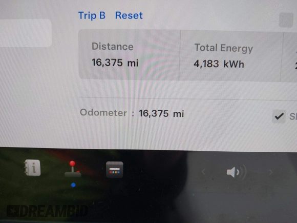 2024 Tesla Model Y Long Range z VIN 7SAYGDEE5RA260614, wystawiony jako IAAI lot #42191551 z przebiegiem 16 375 mil mil oraz . Historia ofert i sprzedaży dostępna na DreamBid. Obrazek 15.
