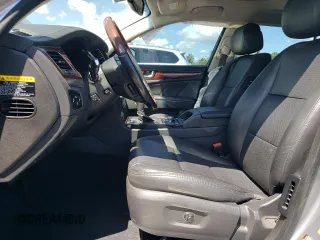 2016 Hyundai Equus Signature z VIN KMHGH4JH8GU106276, wystawiony jako Copart lot #61636574 z przebiegiem 55 743 mil mil oraz Szkody całkowita. Historia ofert i sprzedaży dostępna na DreamBid. Obrazek 7.