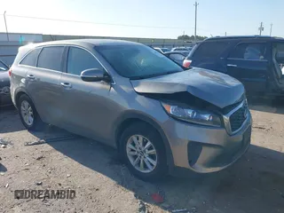 2019 Kia Sorento LX z VIN 5XYPG4A30KG541931, wystawiony jako IAAI lot #42003194 z przebiegiem 88 147 mil mil oraz . Historia ofert i sprzedaży dostępna na DreamBid. Obrazek 1.