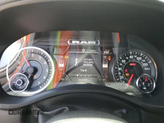 2022 Ram 1500 Big Horn z VIN 1C6SRFFT8NN259663, wystawiony jako Copart lot #55697895 z przebiegiem 63 395 mil mil oraz Czysty tytuł • Clean title. Historia ofert i sprzedaży dostępna na DreamBid. Obrazek 9.