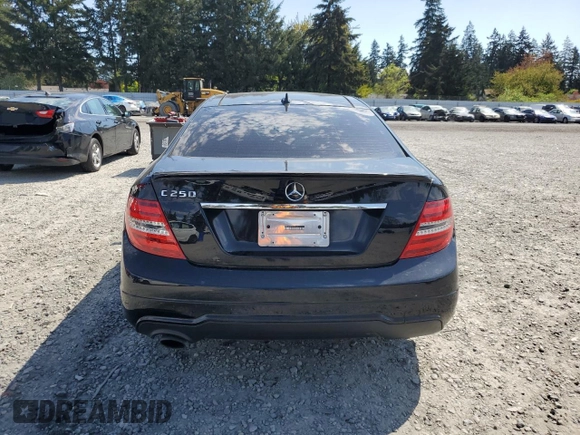 2015 Mercedes-Benz C 250 z VIN WDDGJ4HB7FG376564, wystawiony jako Copart lot #55530935 z przebiegiem 145 687 mil mil oraz Czysty tytuł • Clean title. Historia ofert i sprzedaży dostępna na DreamBid. Obrazek 6.