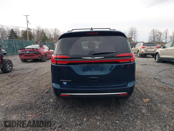 2022 Chrysler Pacifica Touring L with VIN 2C4RC1BG6NR128514, listed as a IAAI auction lot 41994944 with 67,555 mi miles and . Bid and sale history available at DreamBid. Image 17.