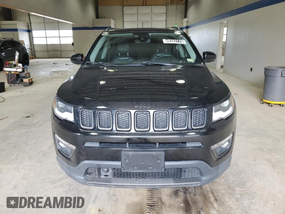 2019 Jeep Compass High Altitude z VIN 3C4NJDCB7KT713989, wystawiony jako Copart lot #49263175 z przebiegiem 98 643 mil mil oraz Czysty tytuł • Clean title. Historia ofert i sprzedaży dostępna na DreamBid. Obrazek 5.