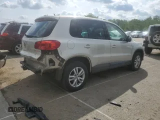 2013 Volkswagen Tiguan S z VIN WVGAV3AX2DW616476, wystawiony jako Copart lot #55313615 z przebiegiem 129 105 mil mil oraz Szkody całkowita. Historia ofert i sprzedaży dostępna na DreamBid. Obrazek 3.