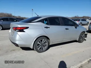 2024 Nissan Versa S z VIN 3N1CN8DV8RL847581, wystawiony jako Copart lot #47555985 z przebiegiem 26 000 mil mil oraz Szkody całkowita. Historia ofert i sprzedaży dostępna na DreamBid. Obrazek 3.