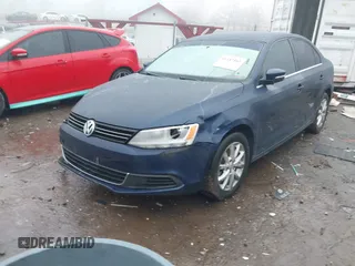 2013 Volkswagen Jetta SE z VIN 3VWDX7AJ3DM267839, wystawiony jako IAAI lot #41157583 z przebiegiem 61 643 mil mil oraz . Historia ofert i sprzedaży dostępna na DreamBid. Obrazek 18.