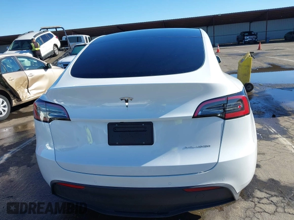 2022 Tesla Model Y Long Range with VIN 7SAYGDEE1NF402745, listed as a IAAI auction lot 41493850 with 11,222 mi miles and . Bid and sale history available at DreamBid. Image 16.