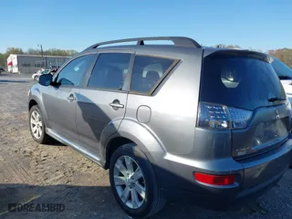 2011 Mitsubishi Outlander SE with VIN JA4AS3AW7BU020710, listed as a IAAI auction lot 41886025 with 195,234 mi miles. Bid and sale history available at carsss.com. Image 3.