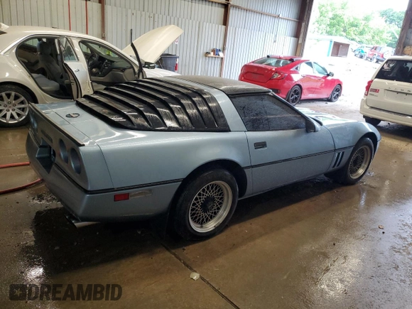 1984 Chevrolet Corvette z VIN 1G1AY0788E5113478, wystawiony jako Copart lot #60860615 z przebiegiem Nie podano mil oraz Czysty tytuł • Clean title. Historia ofert i sprzedaży dostępna na DreamBid. Obrazek 3.