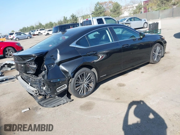 2022 Lexus ES 300h z VIN 58ADA1C18NU013723, wystawiony jako IAAI lot #41642214 z przebiegiem 221 947 mil mil oraz . Historia ofert i sprzedaży dostępna na DreamBid. Obrazek 4.