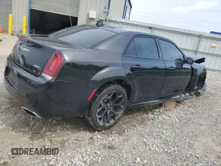 2019 Chrysler 300 S z VIN 2C3CCABG0KH565971, wystawiony jako Copart lot #56640265 z przebiegiem Nie podano mil oraz Czysty tytuł • Clean title. Historia ofert i sprzedaży dostępna na DreamBid. Obrazek 3.
