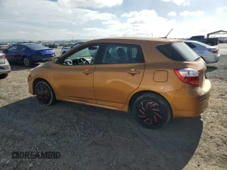 2009 Toyota Matrix z VIN 2T1KU40E99C023747, wystawiony jako Copart lot #56692735 z przebiegiem 190 515 mil mil oraz Czysty tytuł • Clean title. Historia ofert i sprzedaży dostępna na DreamBid. Obrazek 2.