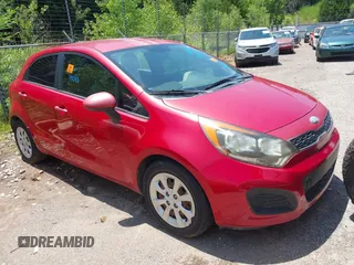 2013 Kia Rio SX z VIN KNADN5A37D6191148, wystawiony jako IAAI lot #42502089 z przebiegiem Nie podano mil oraz . Historia ofert i sprzedaży dostępna na DreamBid. Obrazek 1.
