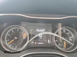 2019 Jeep Cherokee Latitude z VIN 1C4PJLCB6KD312362, wystawiony jako Copart lot #55331535 z przebiegiem 143 250 mil mil oraz Szkoda całkowita • Salvage title. Historia ofert i sprzedaży dostępna na DreamBid. Obrazek 9.