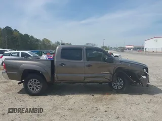 2015 Toyota Tacoma PreRunner z VIN 5TFJX4GN7FX043923, wystawiony jako IAAI lot #41930476 z przebiegiem 151 399 mil mil oraz . Historia ofert i sprzedaży dostępna na DreamBid. Obrazek 13.