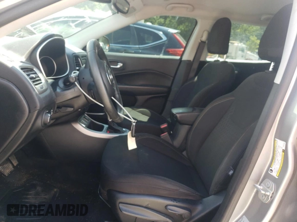 2017 Jeep Compass Sport z VIN 3C4NJCAB3HT652338, wystawiony jako Copart lot #63076055 z przebiegiem 109 701 mil mil oraz Szkoda całkowita • Salvage title. Historia ofert i sprzedaży dostępna na DreamBid. Obrazek 7.