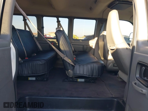 2020 Chevrolet Express Passenger LT z VIN 1GAZGPFGXL1268223, wystawiony jako IAAI lot #41466619 z przebiegiem 219 671 mil mil oraz . Historia ofert i sprzedaży dostępna na DreamBid. Obrazek 8.