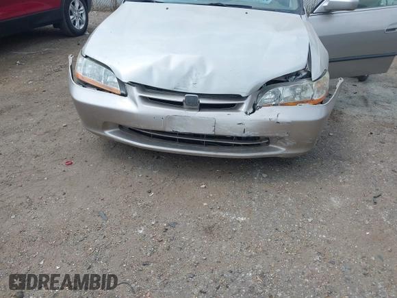 1998 Honda Accord LX z VIN 1HGCG5645WA044595, wystawiony jako IAAI lot #40073268 z przebiegiem 197 055 mil mil oraz . Historia ofert i sprzedaży dostępna na DreamBid. Obrazek 6.