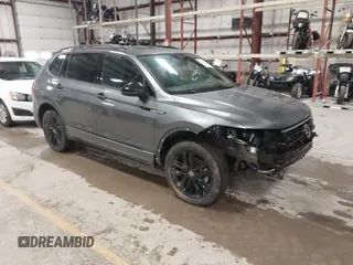 2022 Volkswagen Tiguan SE R-Line Black с VIN 3VV8B7AX9NM103988, выставлен на аукционе IAAI как лот 41908814 с пробегом 43 671 миль миль и . История ставок и продаж доступна на DreamBid. Изображение 1.