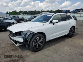 2022 Volvo XC60 Momentum z VIN YV4L12RK2N1047149, wystawiony jako Copart lot #62411655 z przebiegiem 53 599 mil mil oraz Szkoda całkowita • Salvage title. Historia ofert i sprzedaży dostępna na DreamBid. Obrazek 1.